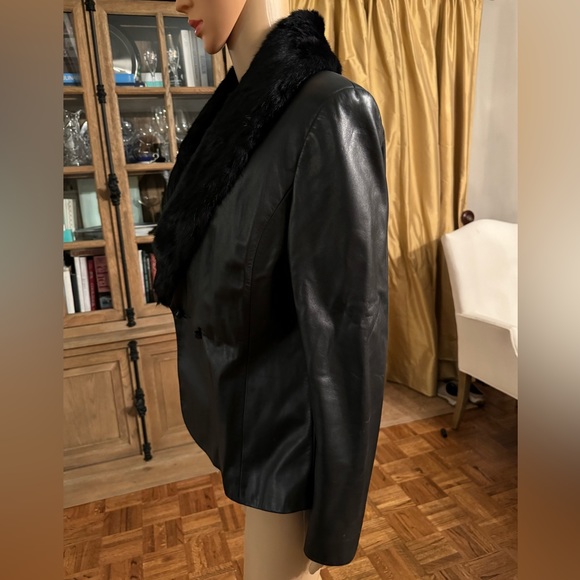Gorgeous black genuine leather and fur jacket from Neiman Marcus, size 8 - Picture 16 of 17